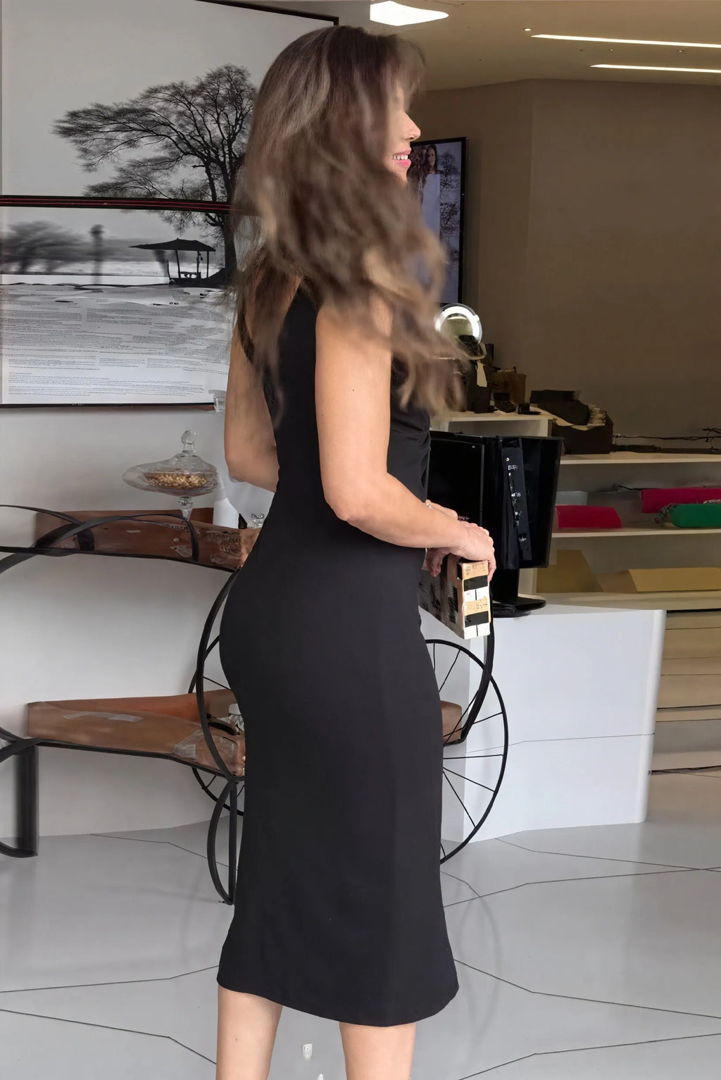 Figurbetontes Midikleid mit Knotendetail