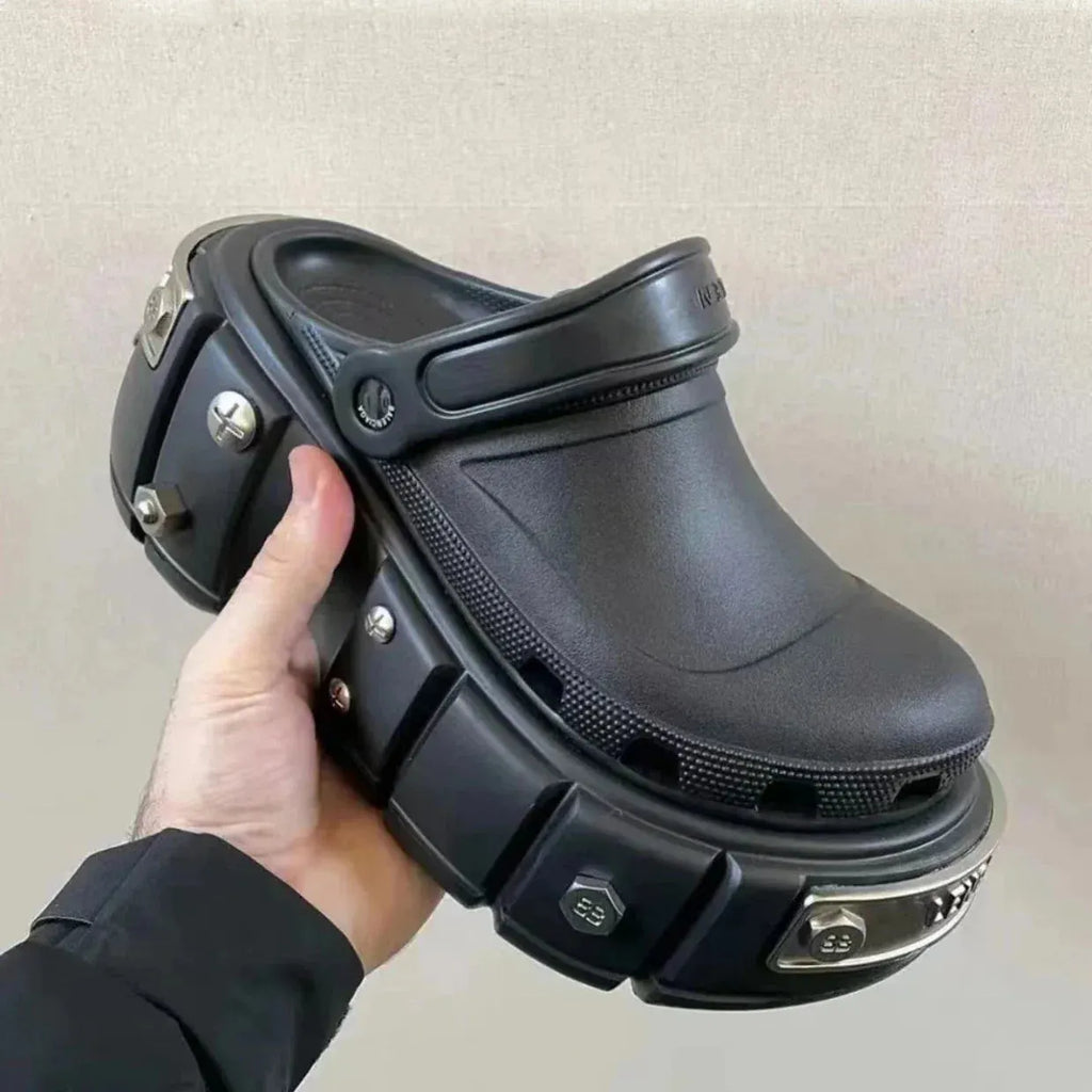 - Punk-Nieten-Plattformschlappen