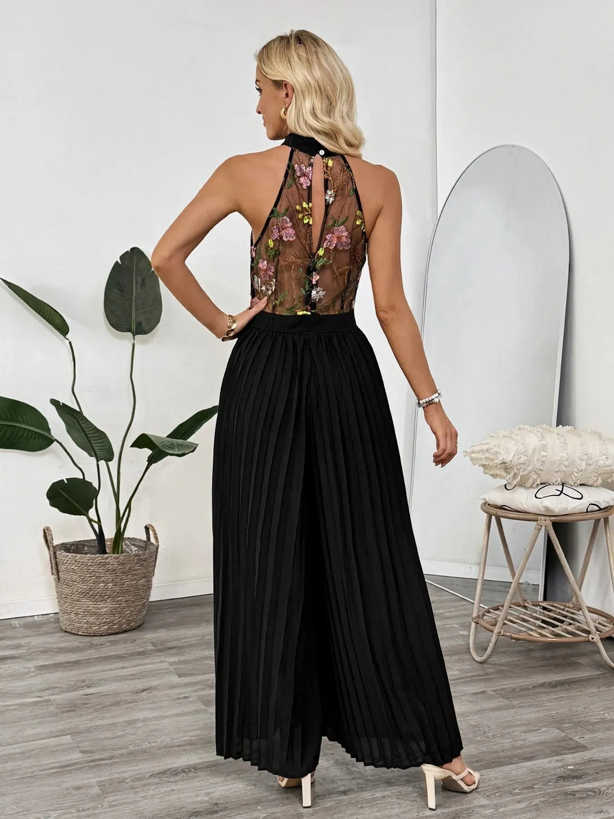 IRMA | Geborduurde Kanten Dames Jumpsuit met Palazzo Broek – Elegantie en Statement in Één