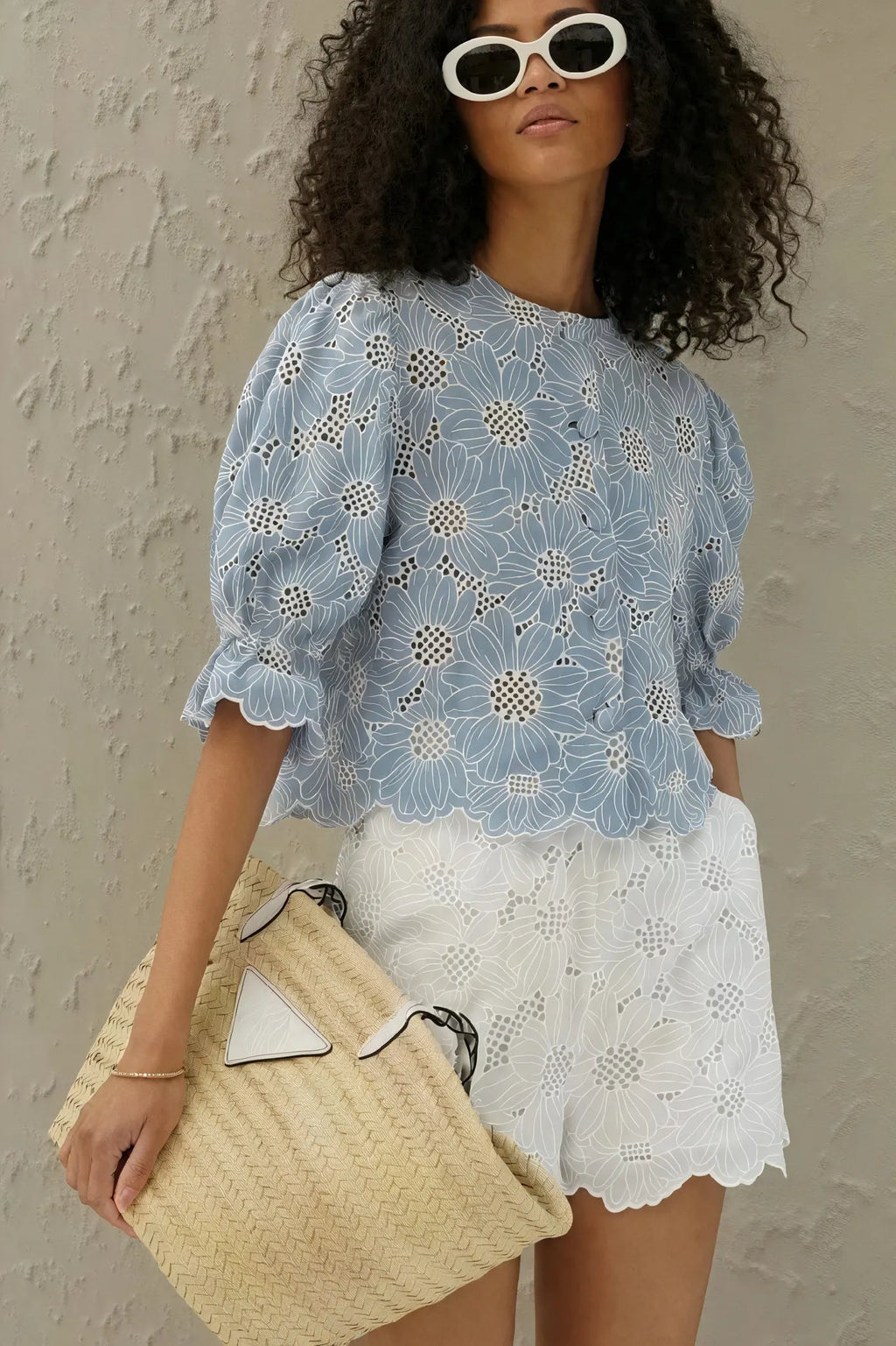 Blaues Blumen-Cut-Out Set – Top & Shorts