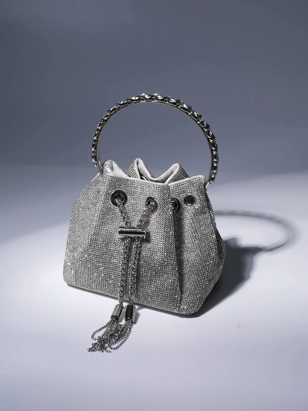 MATTEA | Luxe Bucket Bag Voor Dames met Kristallen – Zilverkleurig Statement Accessoire