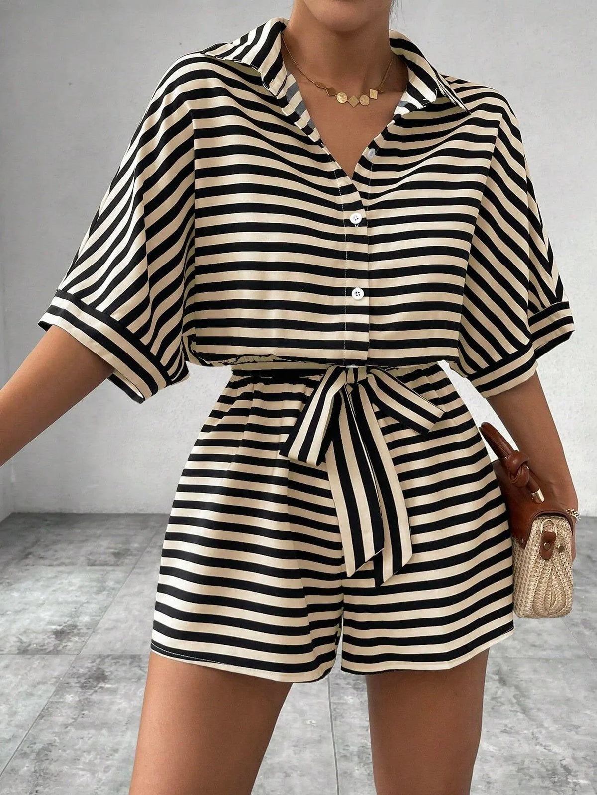 Combinaison short col Ã  revers style cardigan rayÃ©e