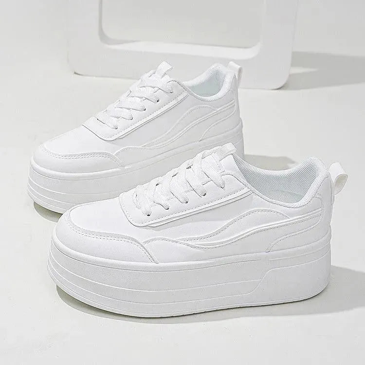 Sneaker mit Plateausohle