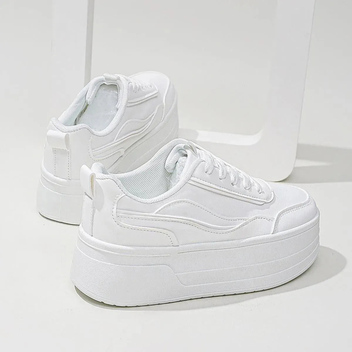Sneaker mit Plateausohle