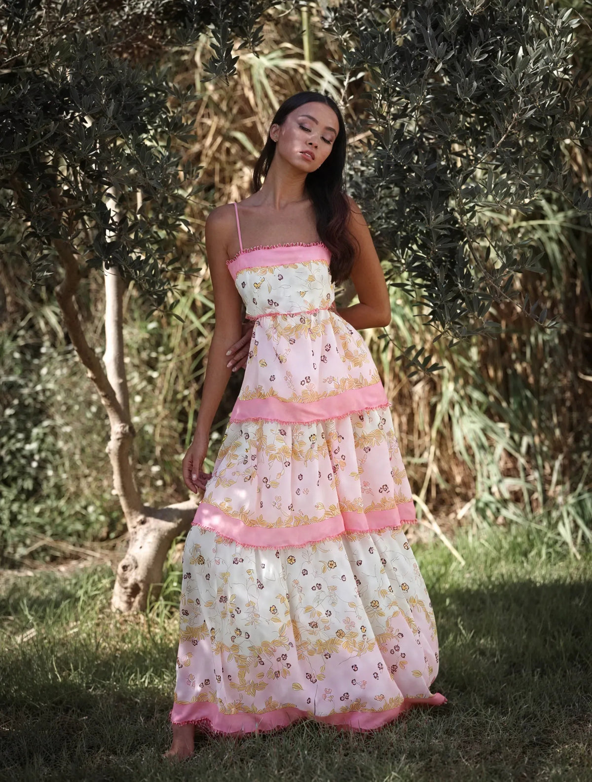 Geblümtes Midi-Kleid mit Stufenrock