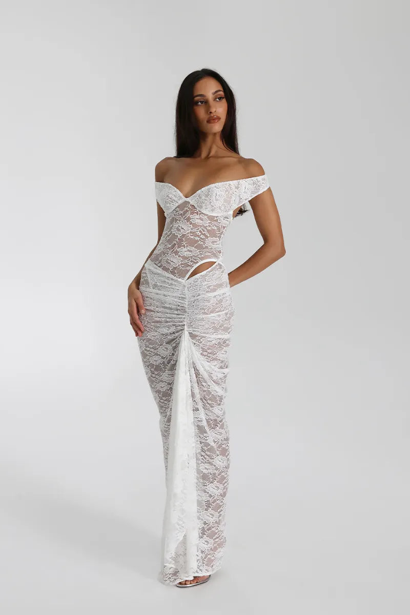 Elegantes Kleid mit asymmetrischem Saum