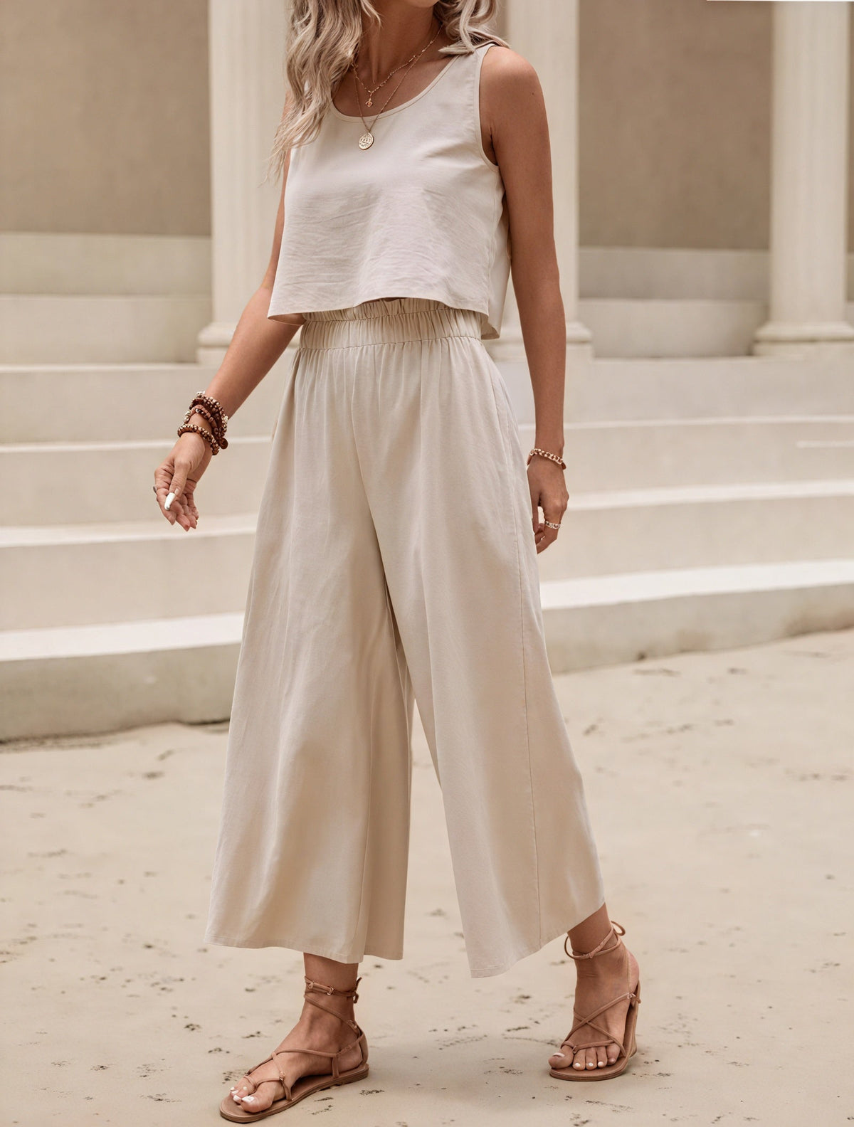 Sommerliches Crop-Top & Hose Ensemble
