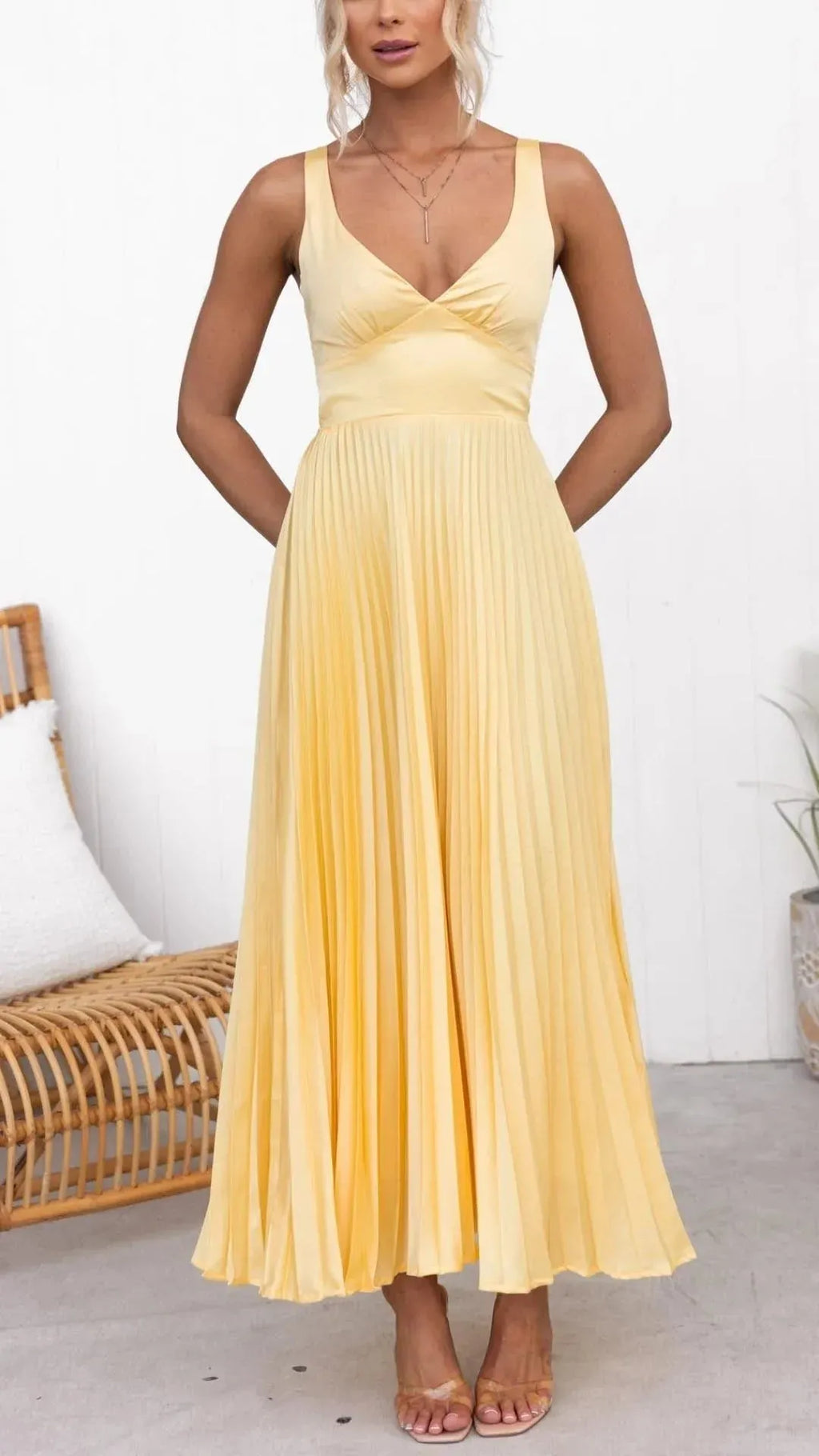 Anmutiges Maxikleid mit fließendem Plisseerock