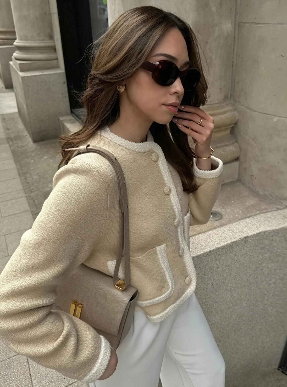 Klassische Strickjacke mit Ziertaschen