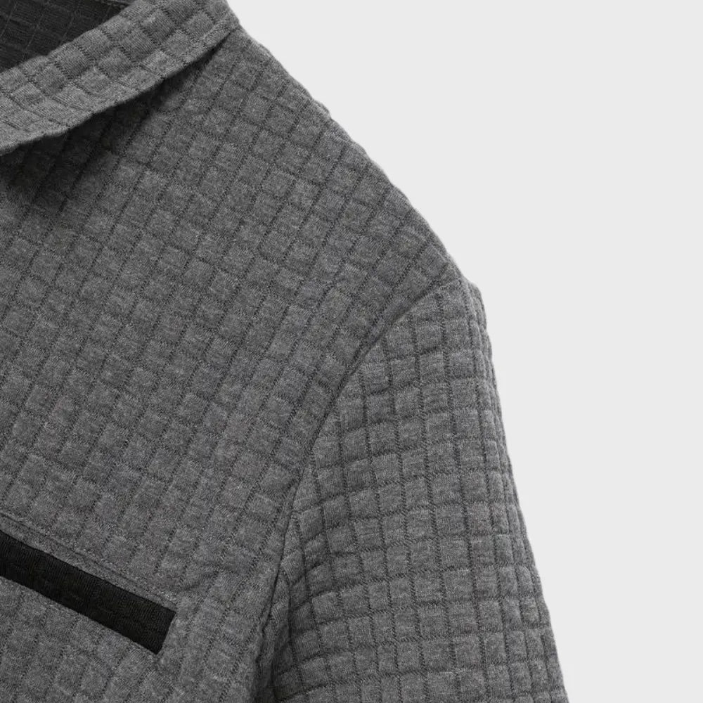 - Texturiertes Poloshirt