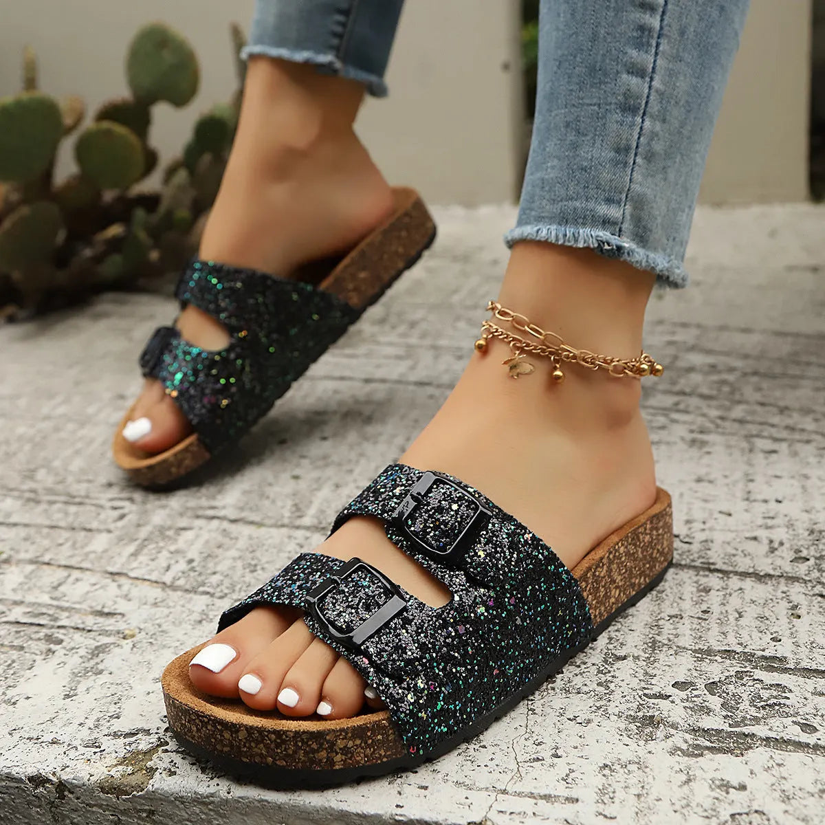 - Glitzersandalen