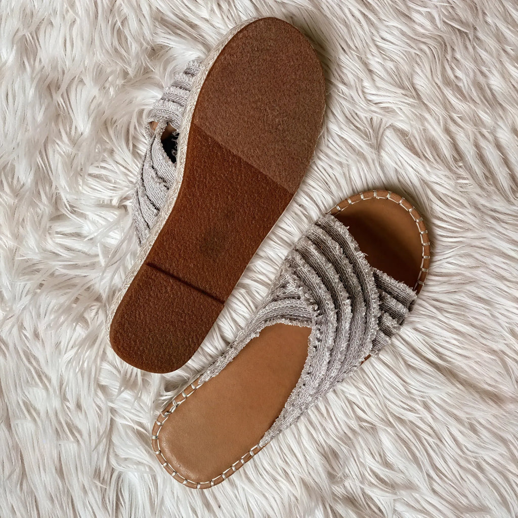 Textil-Sandalen mit Kreuzriemen und Seilsohle