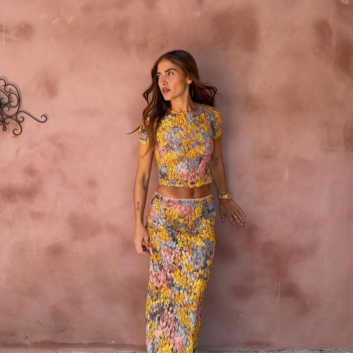 Blumiges Zweiteiler Set – Crop Top & Maxi Rock