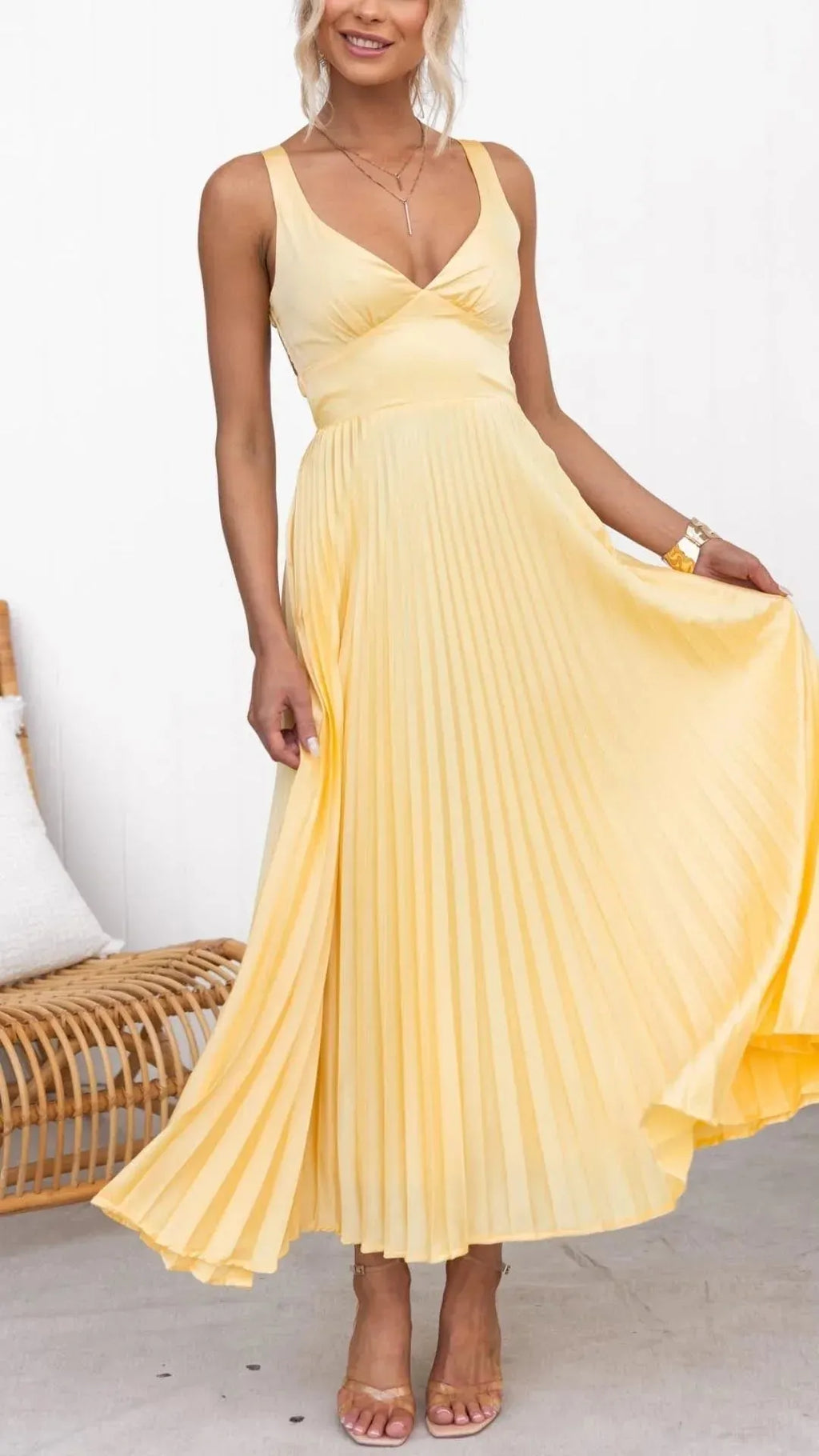 Anmutiges Maxikleid mit fließendem Plisseerock