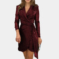 Elegante Blazerjurk Met Ceintuur | Chic, Glanzend En Vol Zelfvertrouwen