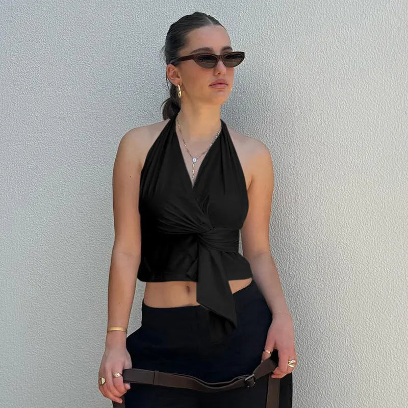 Figurbetontes Neckholder Top mit Knotendetail