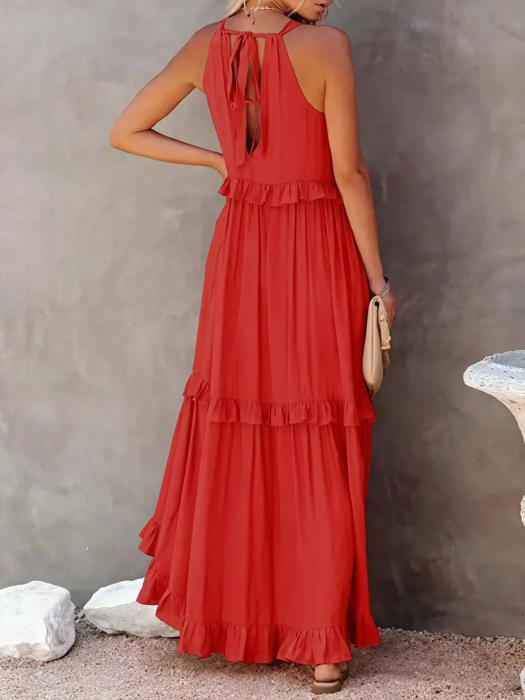 Fließendes Halter-Maxikleid mit zarten Rüschen