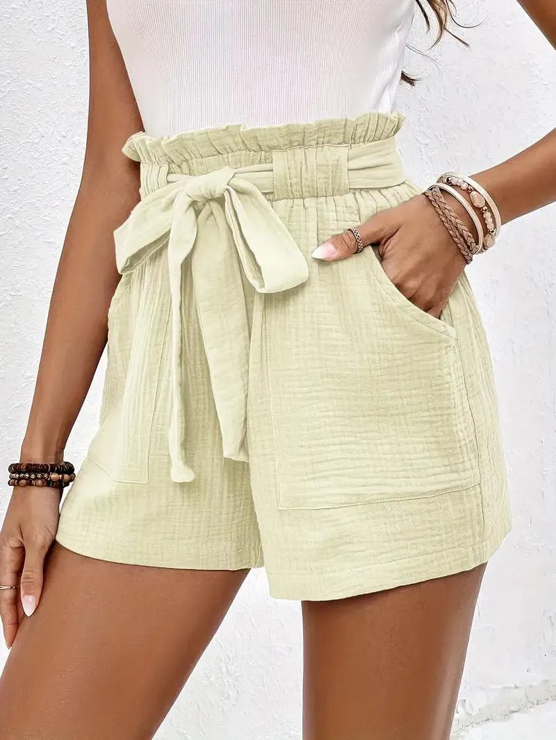 Taillenhohe Shorts mit Bindegürtel