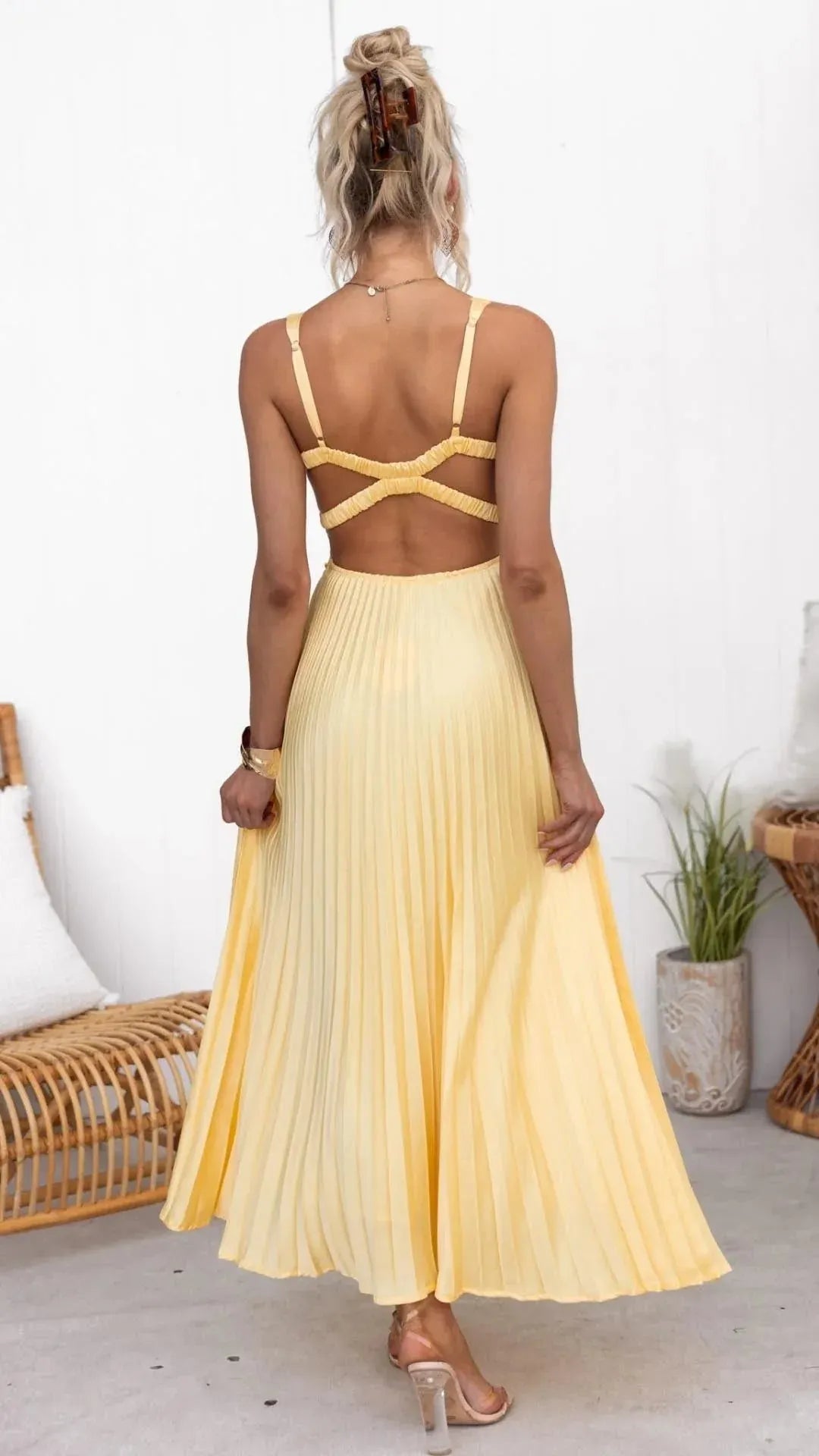 Anmutiges Maxikleid mit fließendem Plisseerock