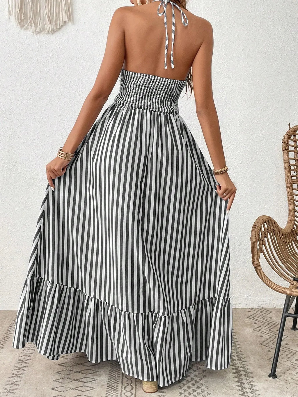 Vestido Longo Isadora Listrado Branco e Preto