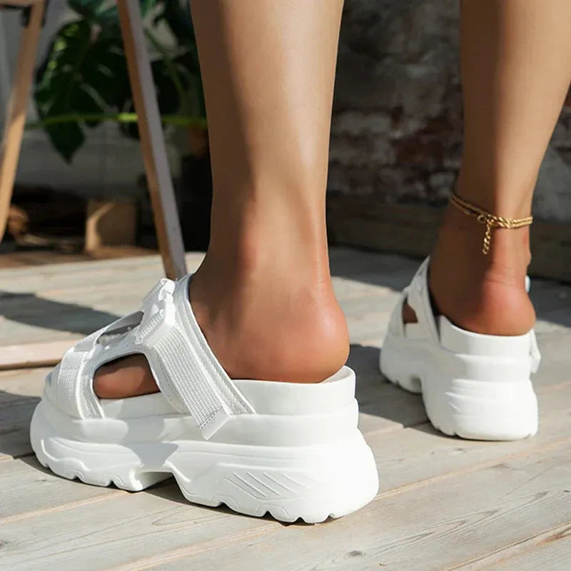 - Orthopädische klobige Sandalen