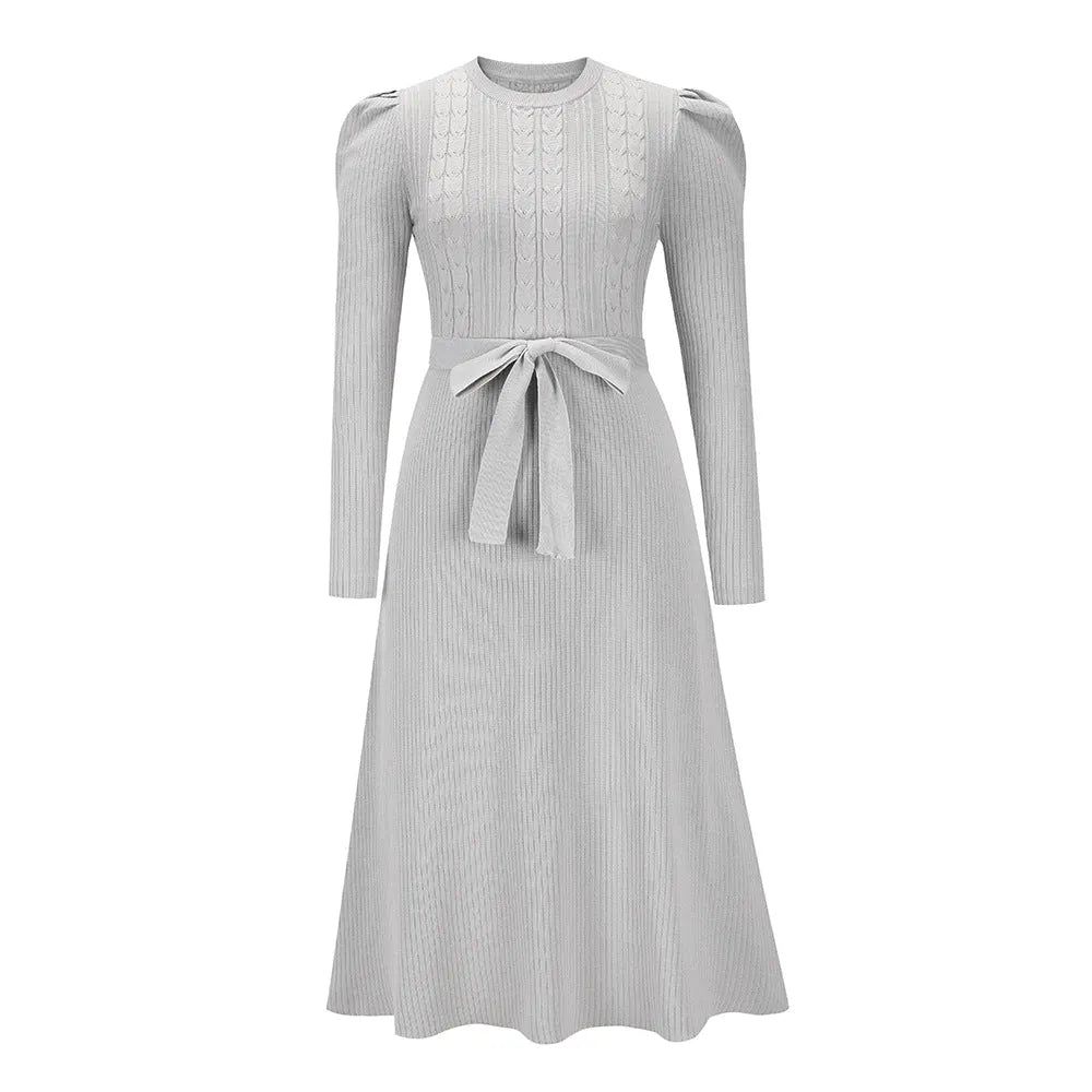 - Gestricktes Midikleid mit Rundhalsausschnitt