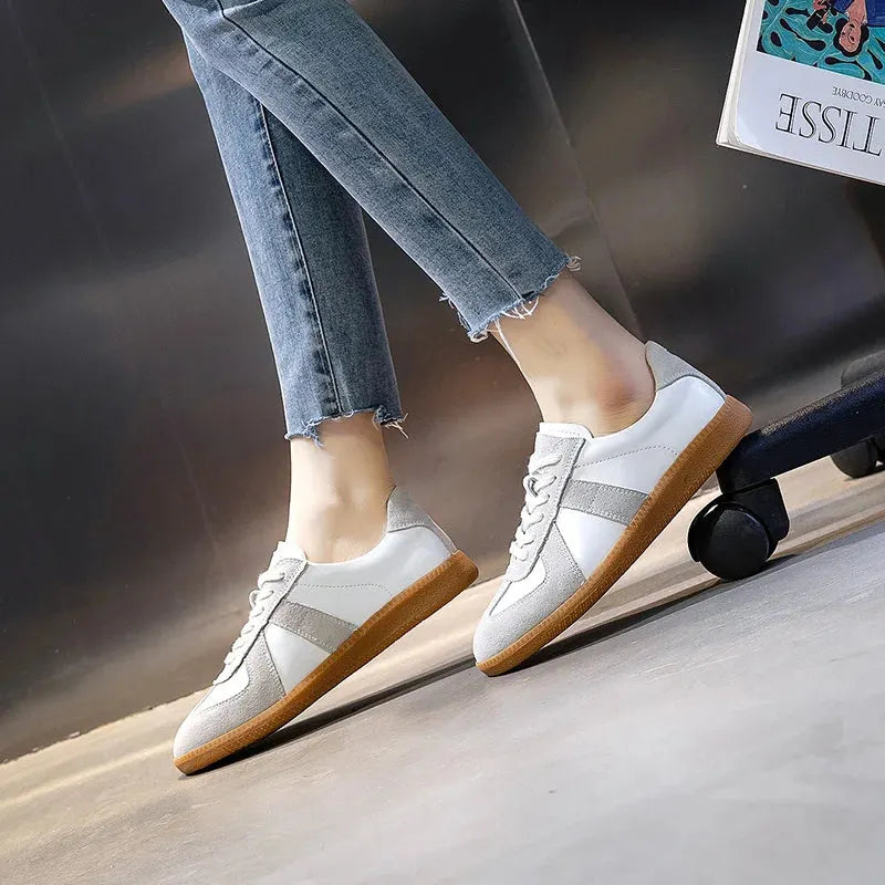 Damen-Sneaker aus echtem Leder im flachen Stil