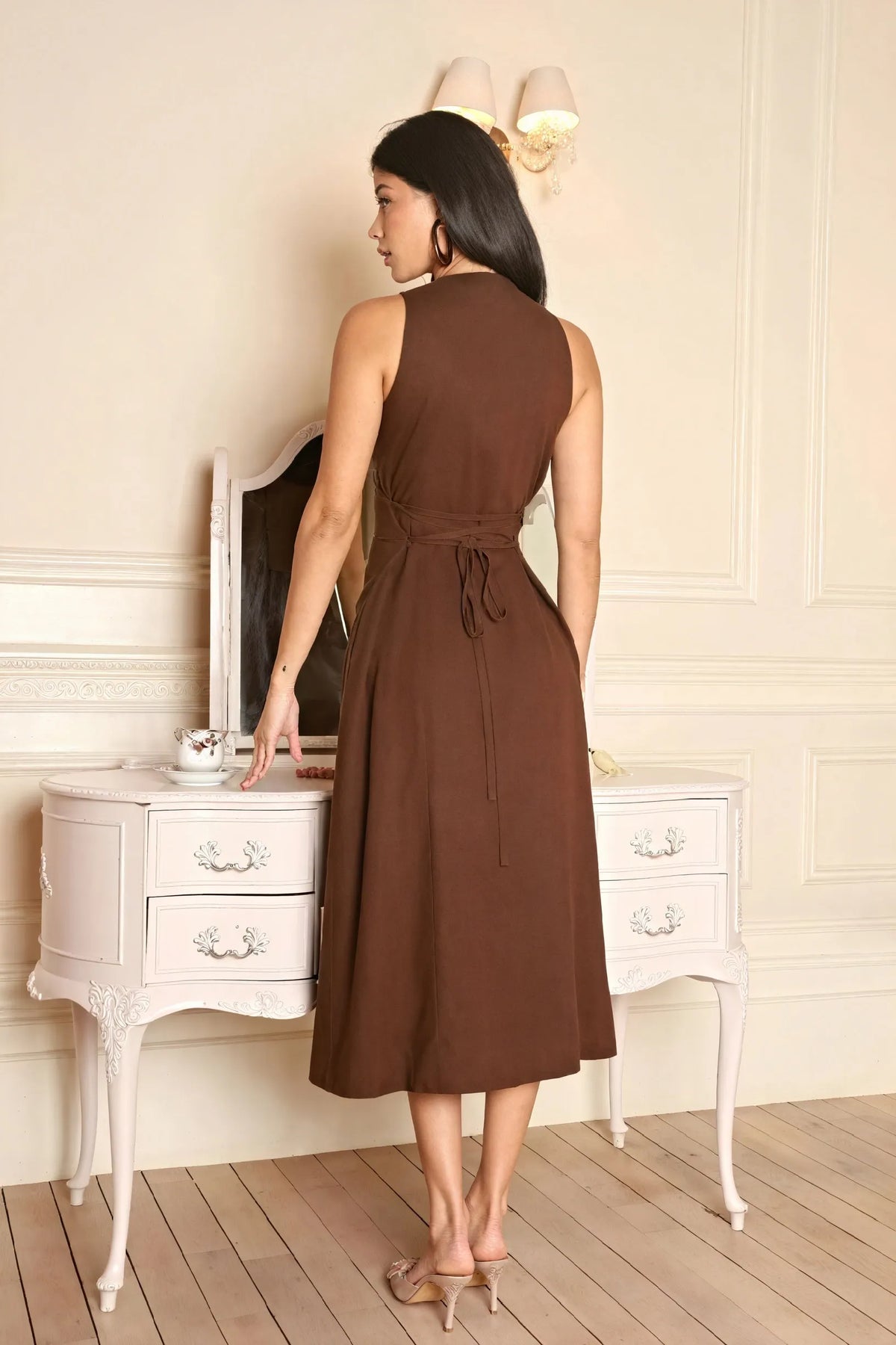 Ärmelloses Midi-Kleid mit Knopfleiste