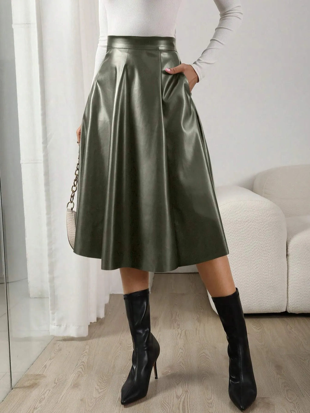Saia Midi Em Couro Cintura Alta Verde