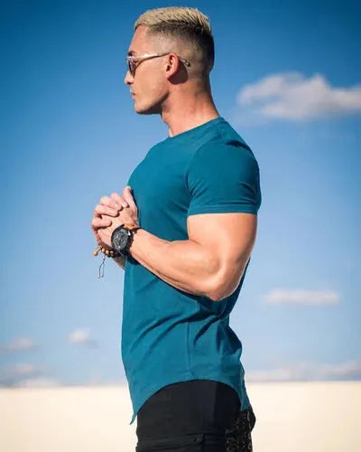 Essential T-Shirt mit tiefem Schnitt
