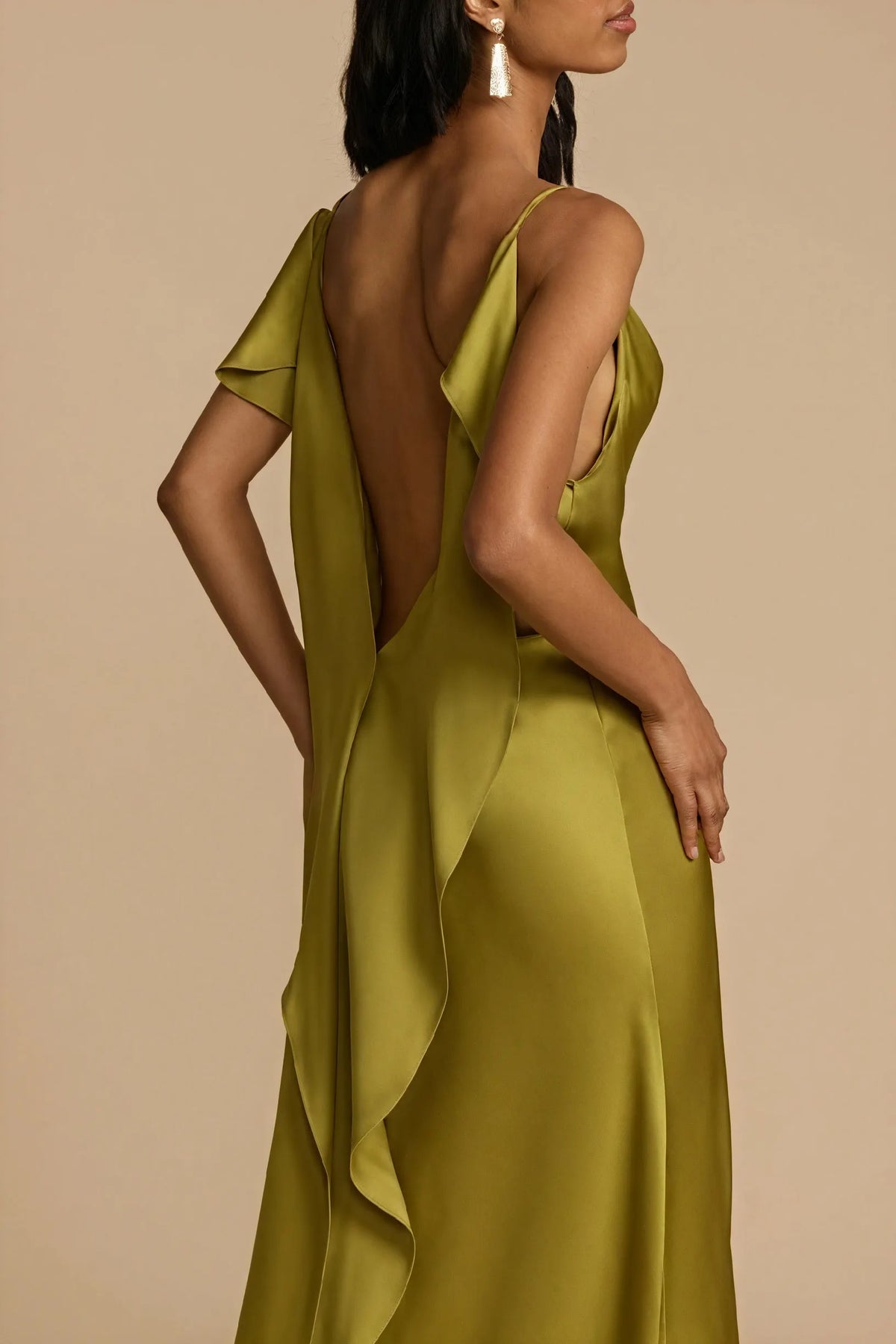 Fließendes Kleid mit hohem Schlitz