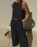 Minimalistisches Crop Top mit Wide-Leg Hose