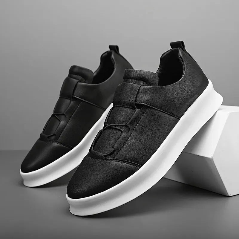 Moderne Leder-Sneaker mit niedrigem Schaft