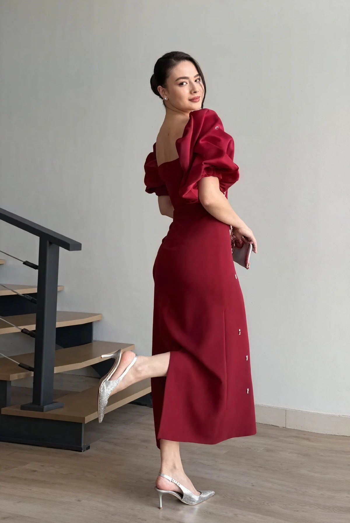 Elegantes Kleid mit Puffärmeln & Details