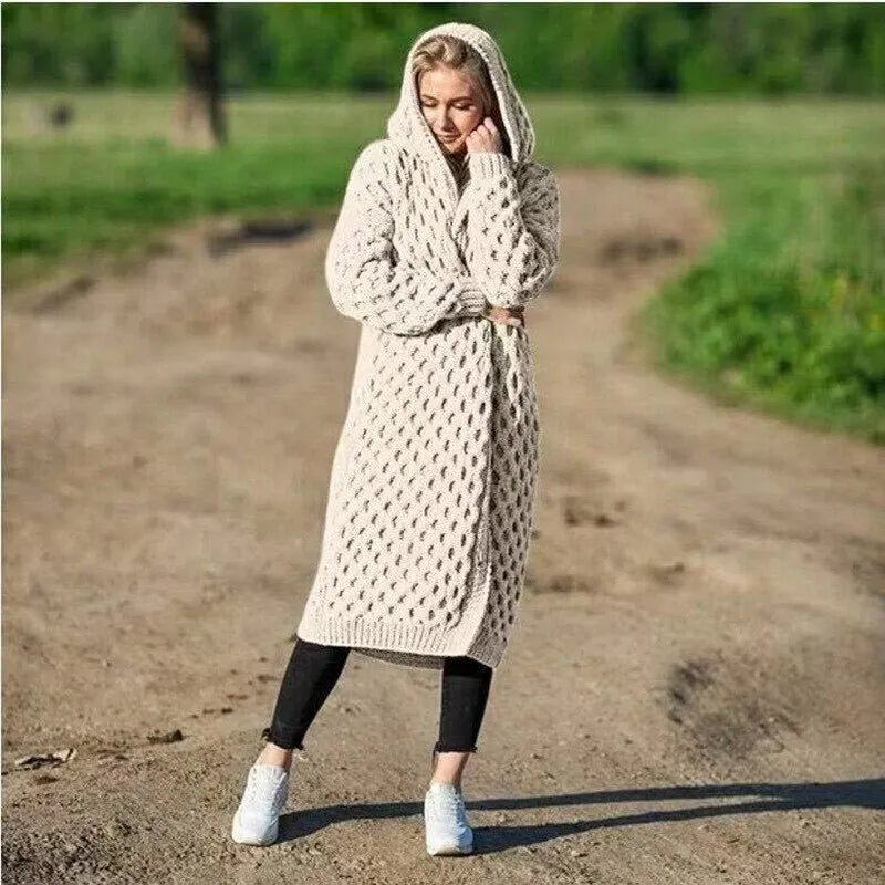 Sabinea - Warme Damen-Strickjacke mit Kapuze