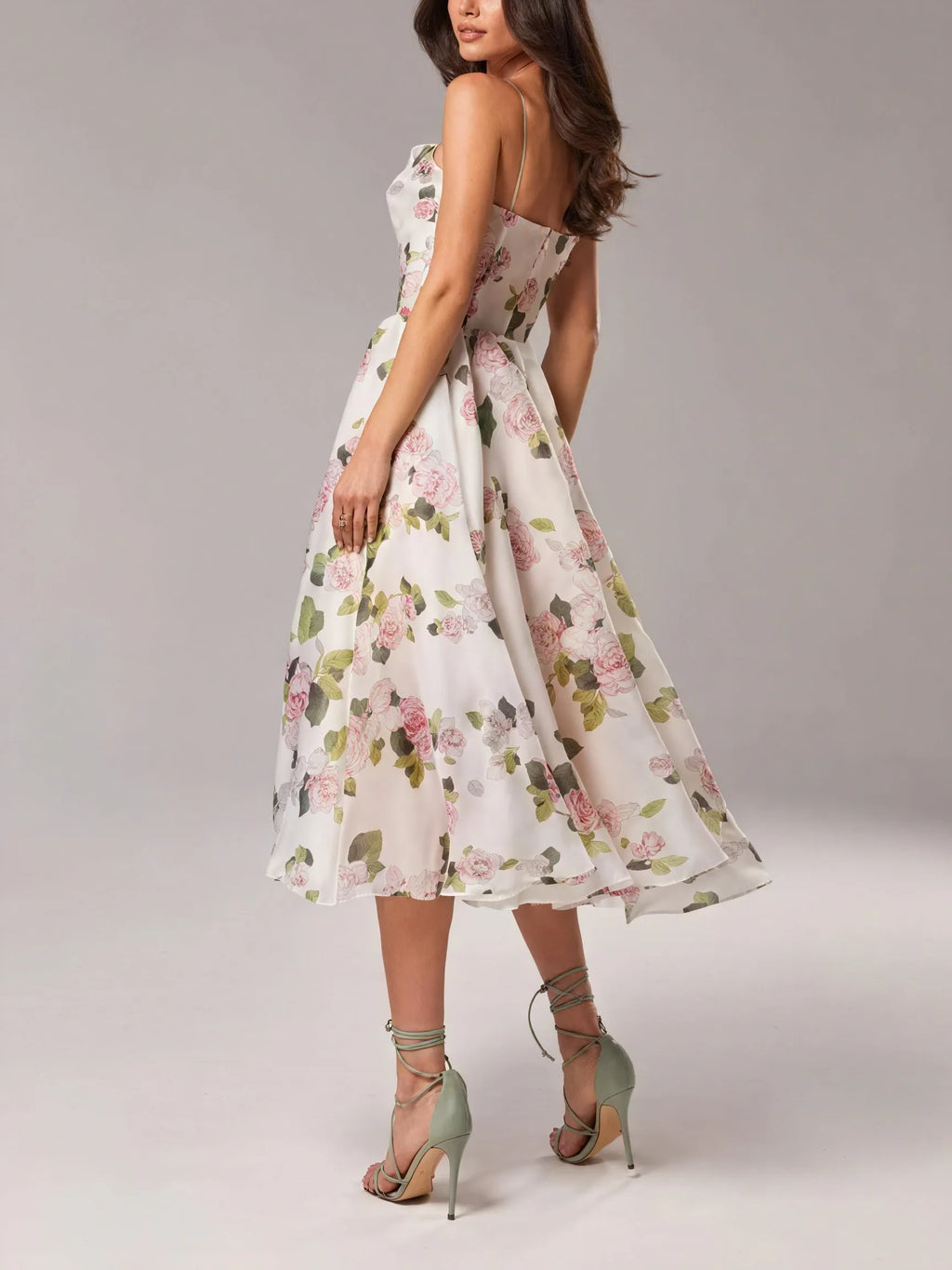 Blütenzauber: Elegantes Kleid für unvergessliche Momente