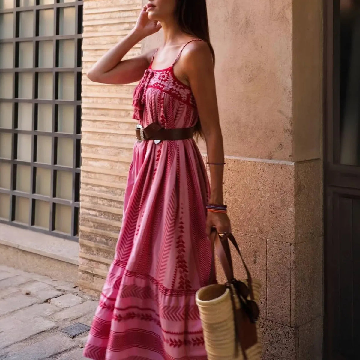 FlieÃŸendes Kleid mit Stickerei-Details