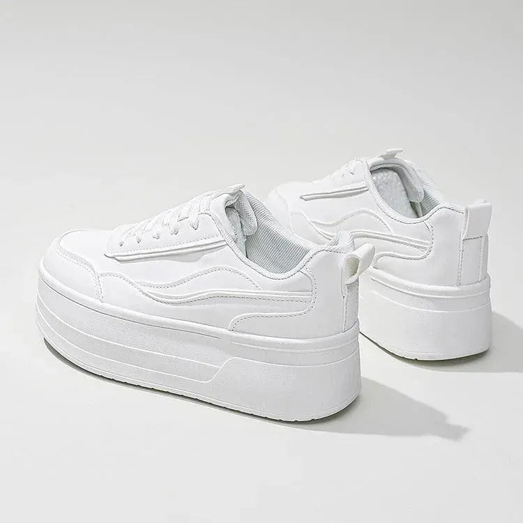 Sneaker mit Plateausohle