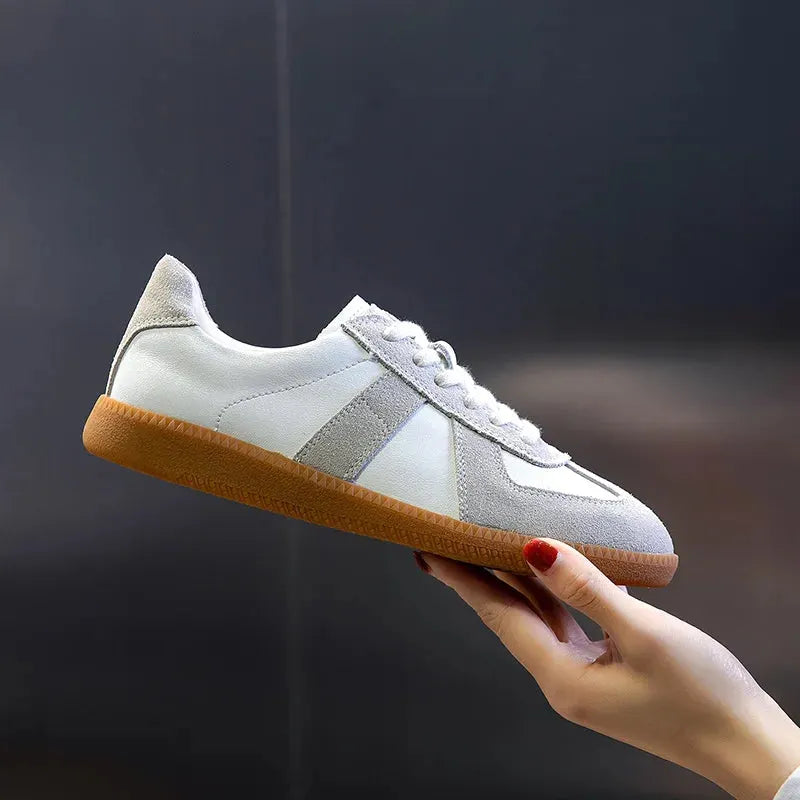 Damen-Sneaker aus echtem Leder im flachen Stil