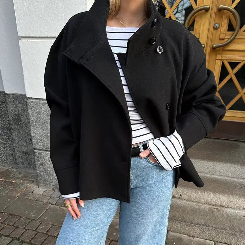 Luxe Wollen Korte Damesjas Zwart Met Knopen – Elegant, Warm & Perfect Voor Herfst & Winter (kopie)