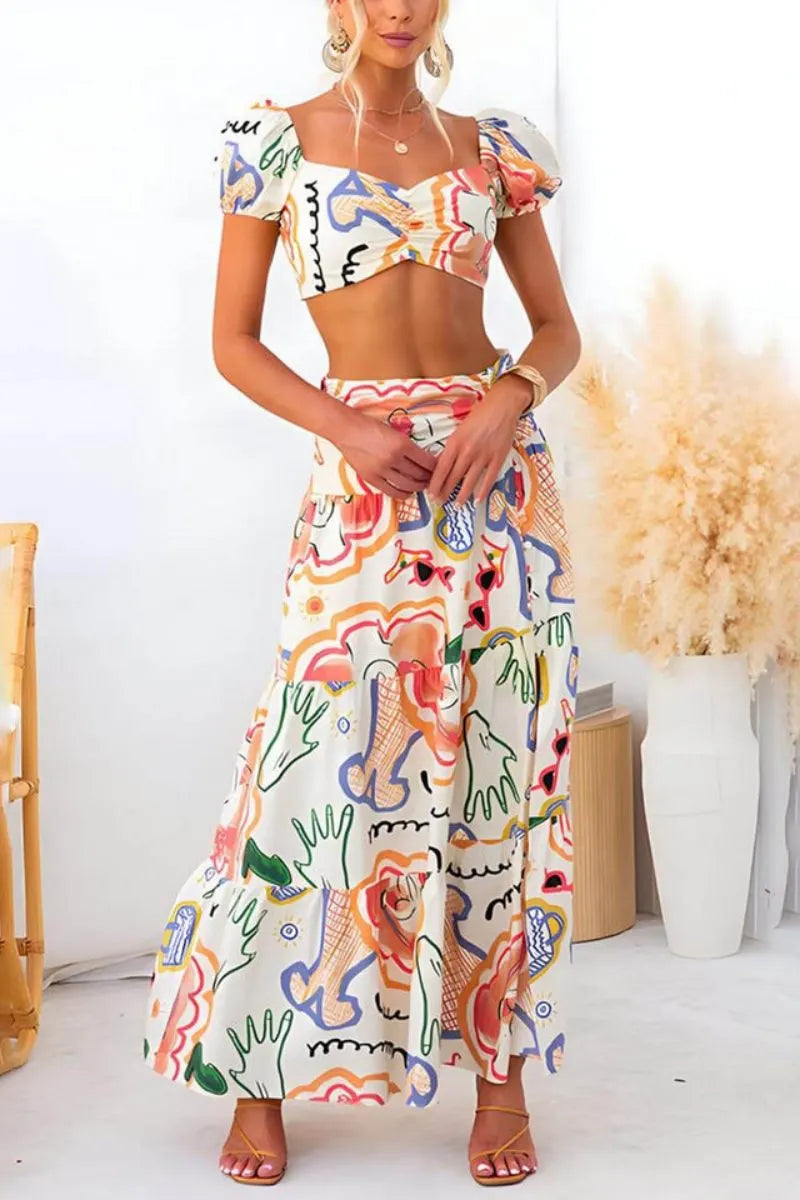 Sommerliches Ensemble mit abstraktem Print