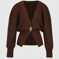 ROMANE | Gebreid Damesvest Met Goudkleurige Knoop – Gestructureerd, Elegant & Verfijnd Voor Herfst & Winter