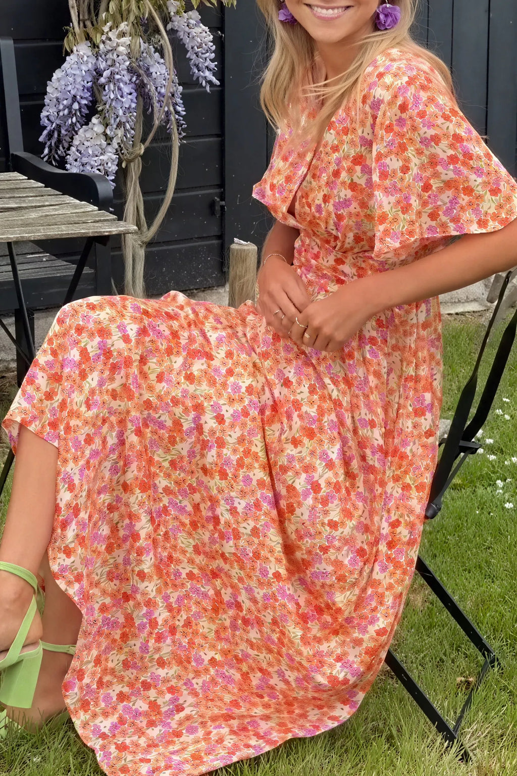 Florales V-Ausschnitt Kleid – Plissierter Rock