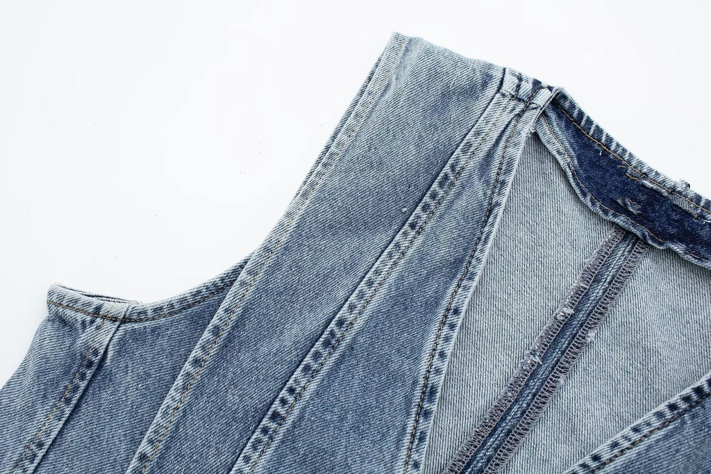 Taillierte Denim Weste mit V-Ausschnitt