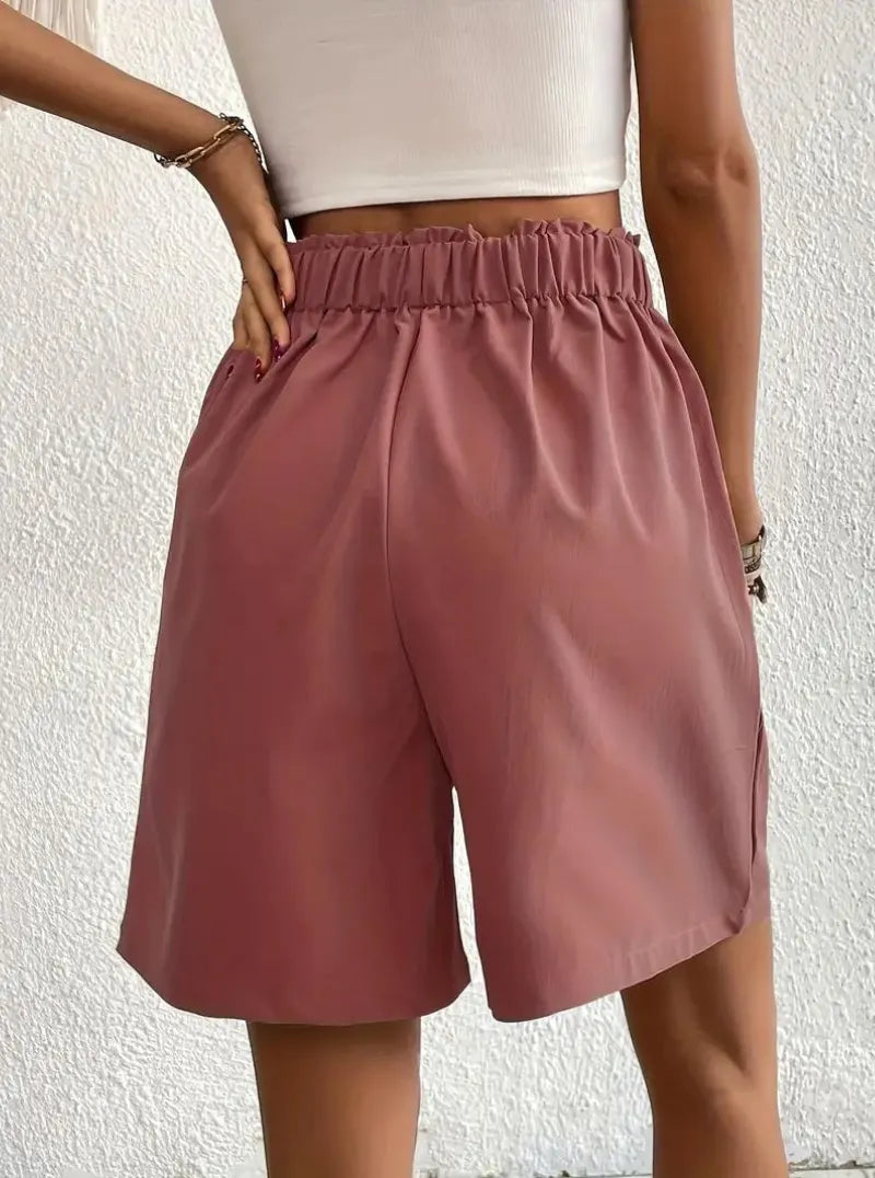 High-Waist Shorts – Bundfalten & Taschen