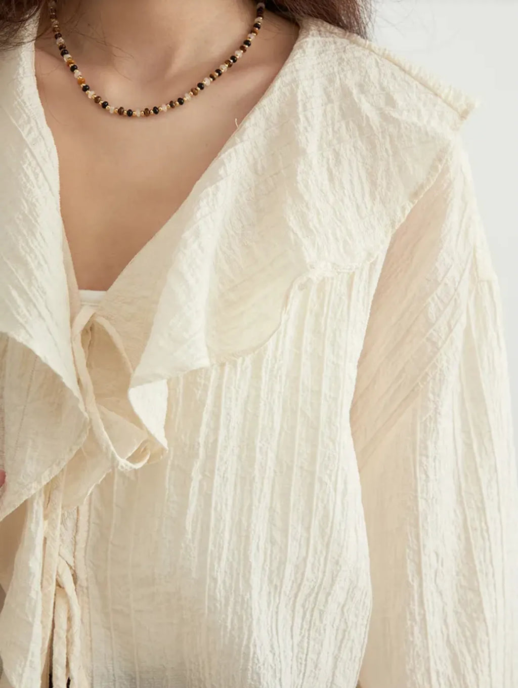 LEONA | Luchtige Dames Blouse met Ruffle Kraag – Luchtige Zomerstijl met Romantische Flair