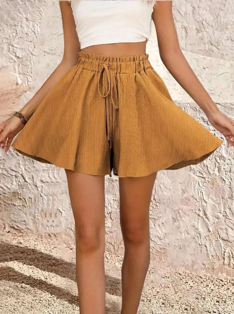 Fließende High-Waist Shorts mit Textur