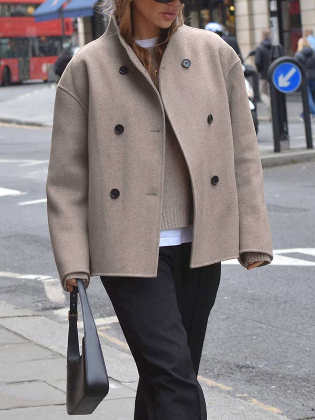 Damenjacke - beige kurze Wolljacke mit Stehkragen und Knopfverschluss