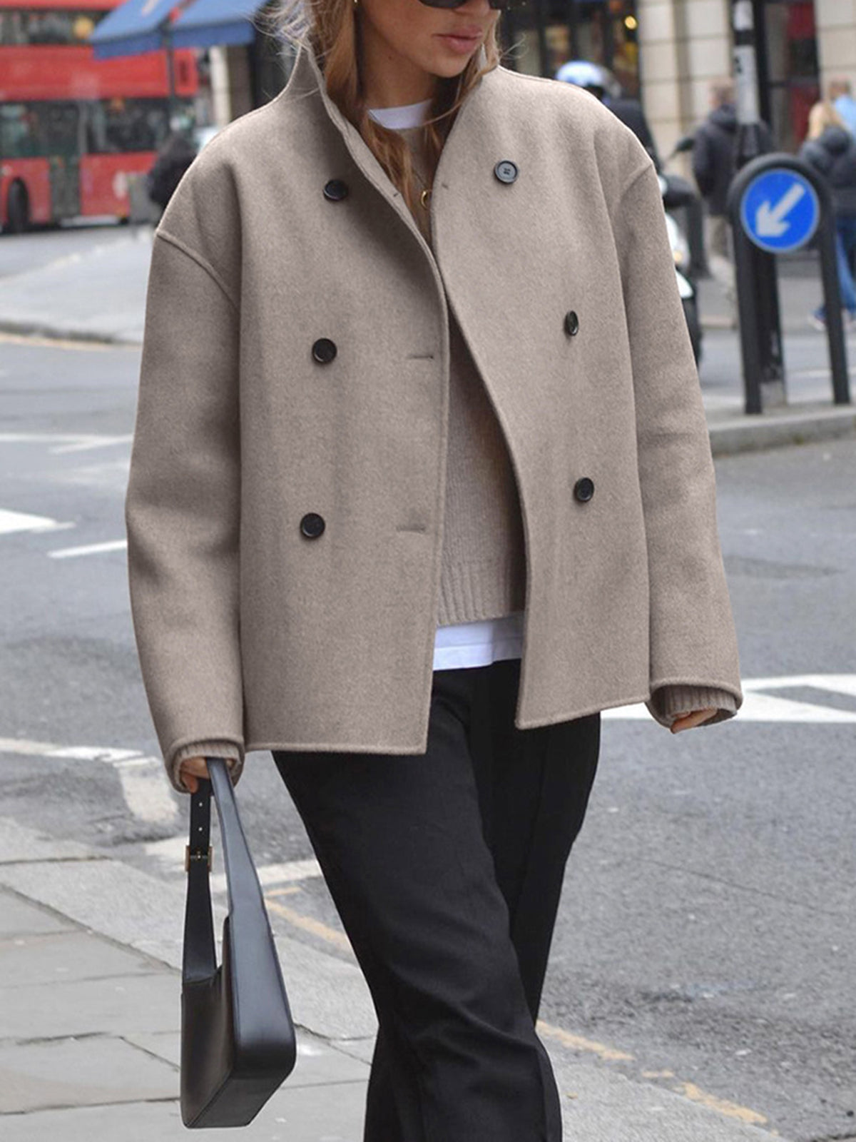Damenjacke - beige kurze Wolljacke mit Stehkragen und Knopfverschluss