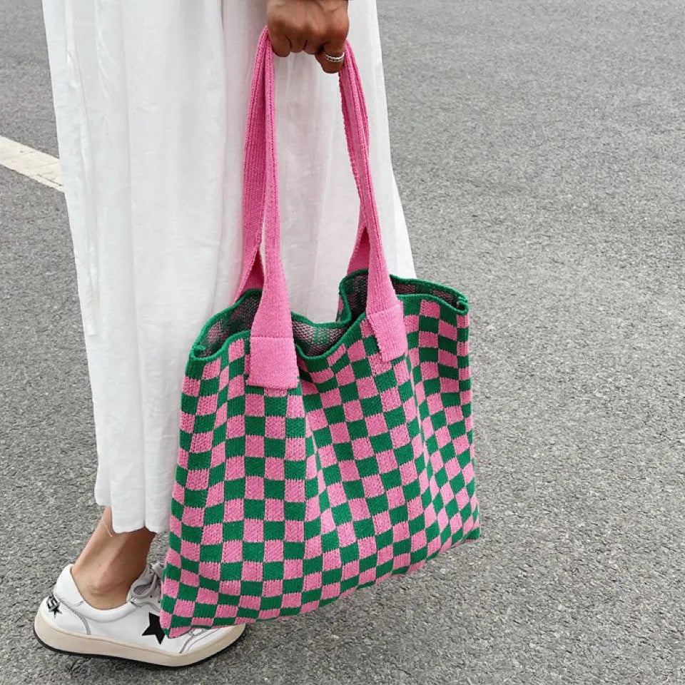Strick-Tragetasche im Retro-Karo-Look